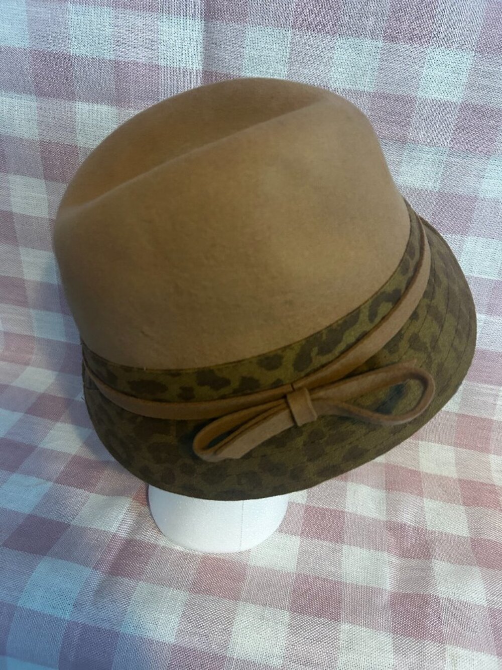 Brown Felt Hat with Leopard Band – Great Condition – Stylish & Chic